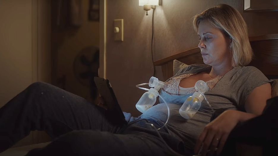 Charlize Theron gra główną rolę w nowej komedii "Tully"