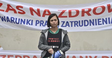 Lekarka rezydentka chce przeprosin od TVP za "egzotyczne wakacje i kanapki z kawiorem"
