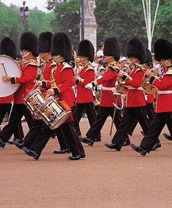 Dni futrzanych czap gwardii królewskiej policzone