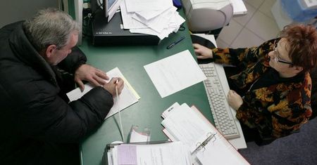 NBP: na rynku pracy pojawiły się pewne oznaki ożywienia