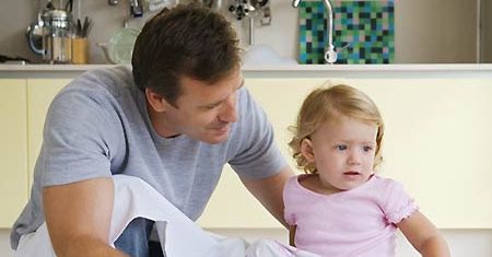 Sondaż: ojcowie powinni bardziej angażować się w rodzinę