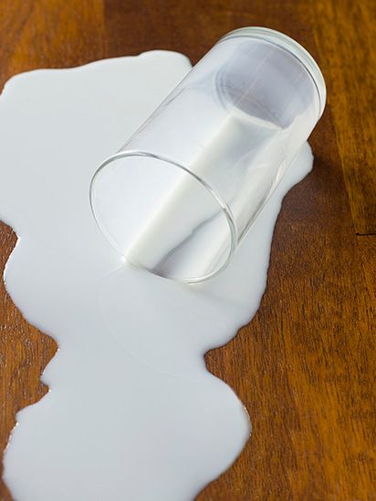 Dwoje dzieci zmarło, ok. 1200 chorych po spożyciu mleka