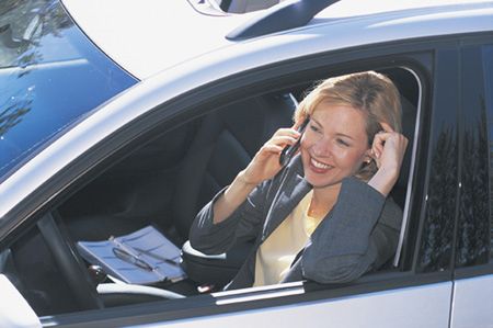 Kierowcy rozmawiający przez telefon wydłużają czas jazdy