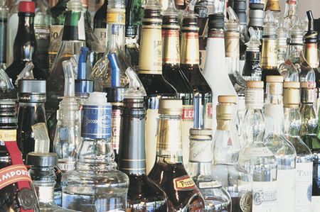 Nielegalny alkohol płynie do Polski