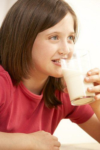 Wiejskie mleko chroni przed astmą i katarem siennym