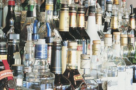 Rząd Tuska podniesie akcyzę na alkohol i autogaz?