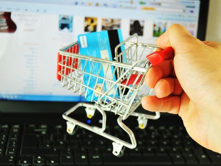 Bezpieczne zakupy przez internet oszczędzą nam czasu i pieniędzy