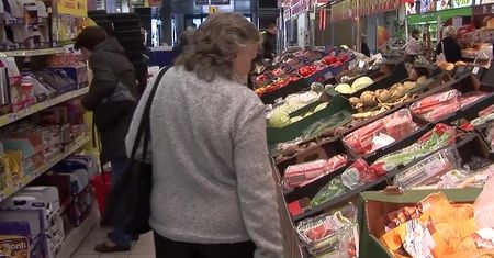 Sprzedaż detaliczna przyspieszyła. Polacy kupują więcej