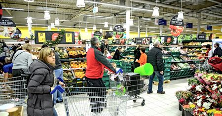 Zakaz handlu w niedzielę. Projekt "Solidarności" podzielił Polskę na pół