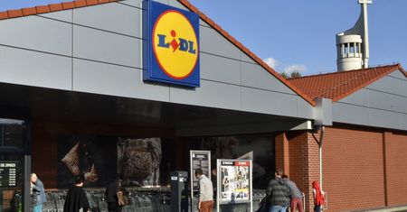 "Lidl strzela sobie samobója". Grafika nie spodobała się internautom