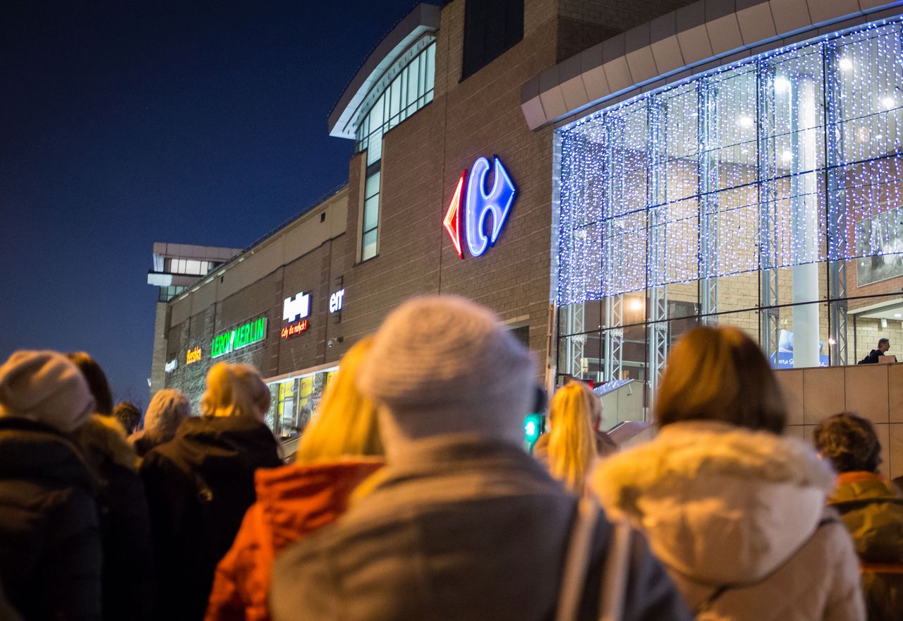 Zamiast pracować, przeglądam superpromocje. Wszyscy daliśmy się dzisiaj zwariować