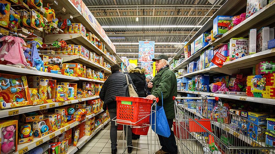 Okazuje się, że Polacy pod wpływem innych łatwo zmieniają swoje zakupowe decyzje. 