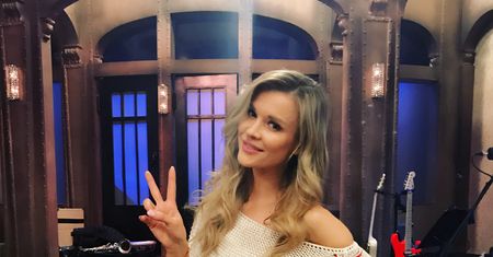Joanna Krupa zadebiutowała w roli prowadzącej "SNL Polska". Pokazała talent komediowy?