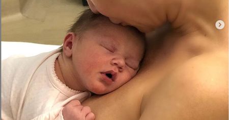 Joanna Krupa w domowych pieleszach z dzieckiem. Mąż pokazał ją w naturalnej odsłonie