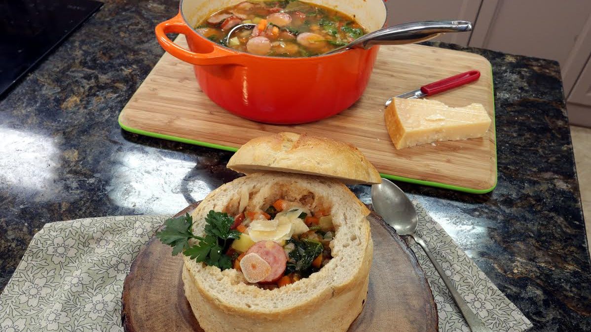 Zupa włoska w chlebku