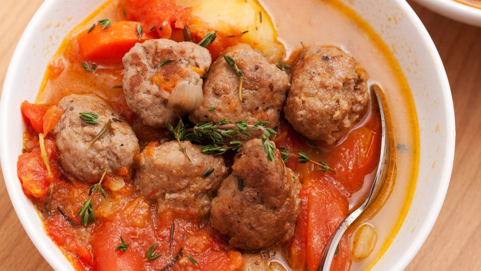 Zupa z pomidorów z wołowymi kuleczkami