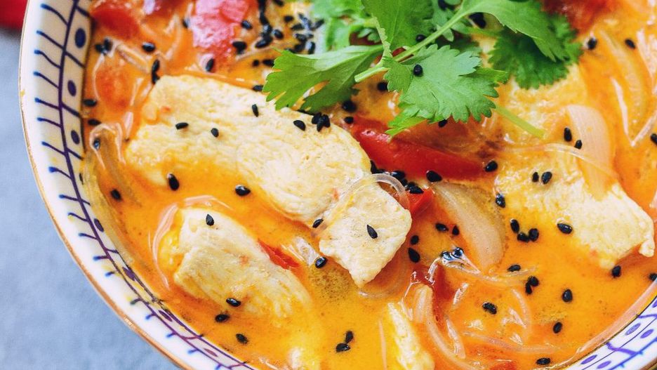 Zupa tajska z kurczakiem. Rozgrzewająca i aromatyczna