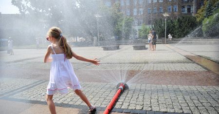 Szkoły reagują na upał. Rodzice mają problem