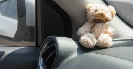 Śmierć dziecka w aucie. Matka nie chciała budzić chłopca po podróży, więc zostawiła w samochodzie