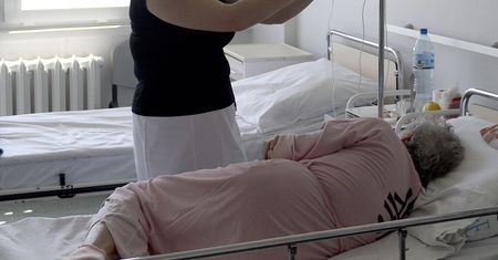 Upały w szpitalach. "NFZ daje jałmużnę"