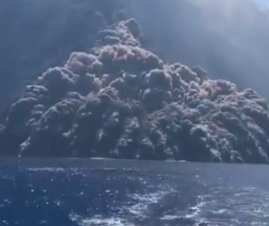 Wybuch wulkanu na wyspie Stromboli. Przerażające nagranie z żaglówki