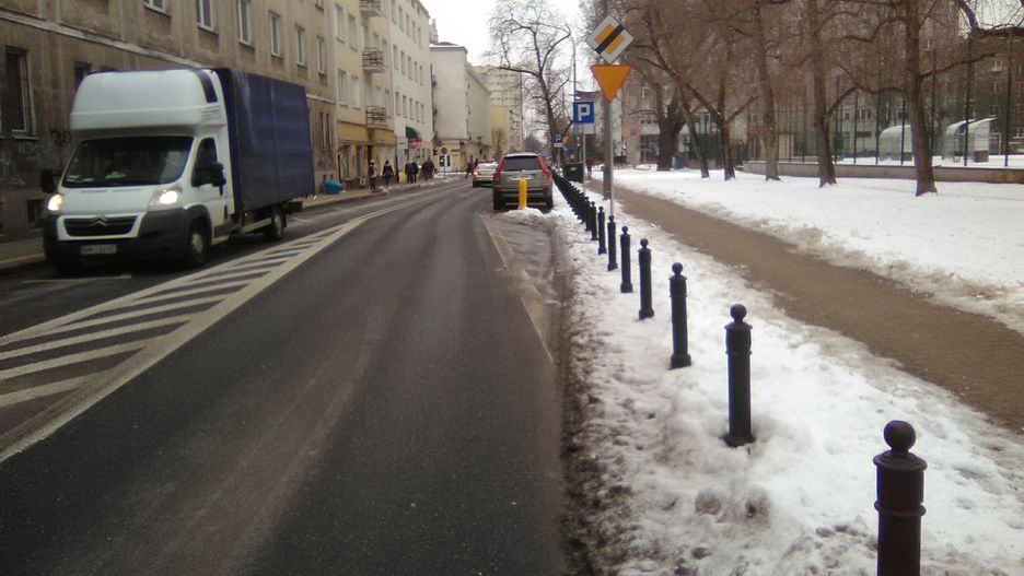 Słupki stanęły wzdłuż ulic