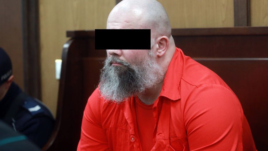 Oskarżony Artur K. na sali sądowej