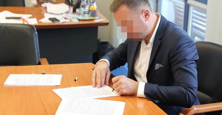 Warszawa. Były burmistrz Włoch Artur W. zostanie w areszcie