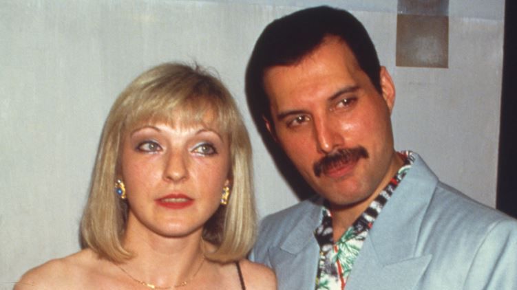 Freddie Mercury cierpiał u schyłku swoich dni. Miał jednak wsparcie bliskiej osoby