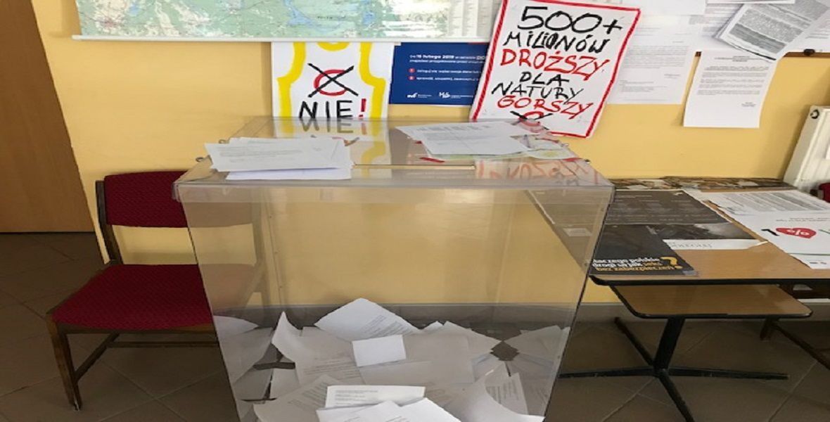 Urna na petycje w ryńskim urzędzie. 