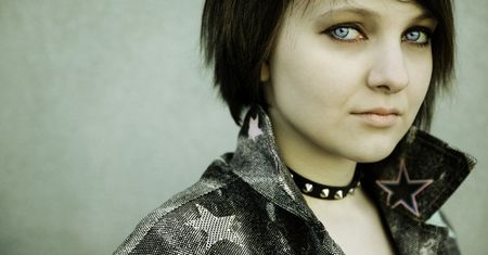 Jak zrobić fryzurę emo?