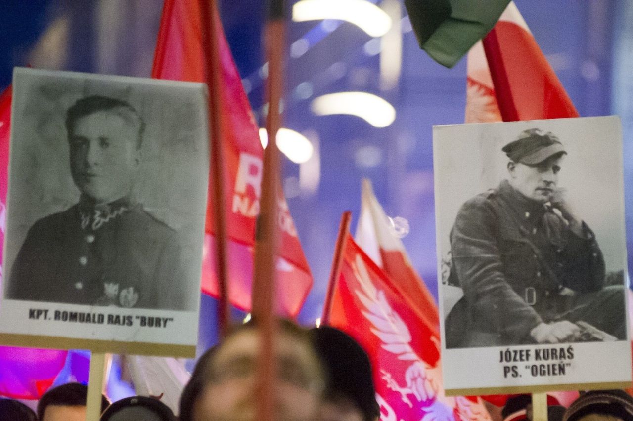 "Niektórym żołnierzom z AK należy się Krzyż Walecznych i kula w łeb"