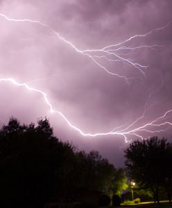 Groźne burze i grad w całej Polsce. Ostrzeżenia pogodowe na weekend!