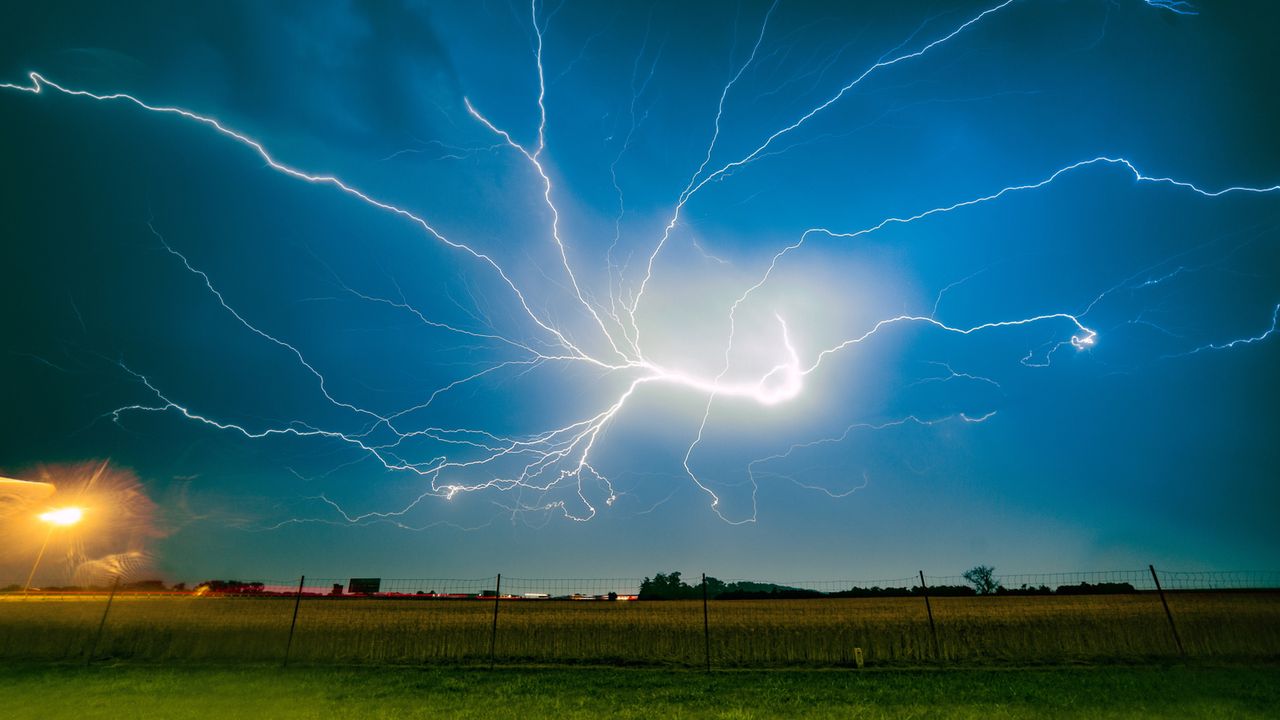 Prognoza pogody. Burze przejdą nad Polską