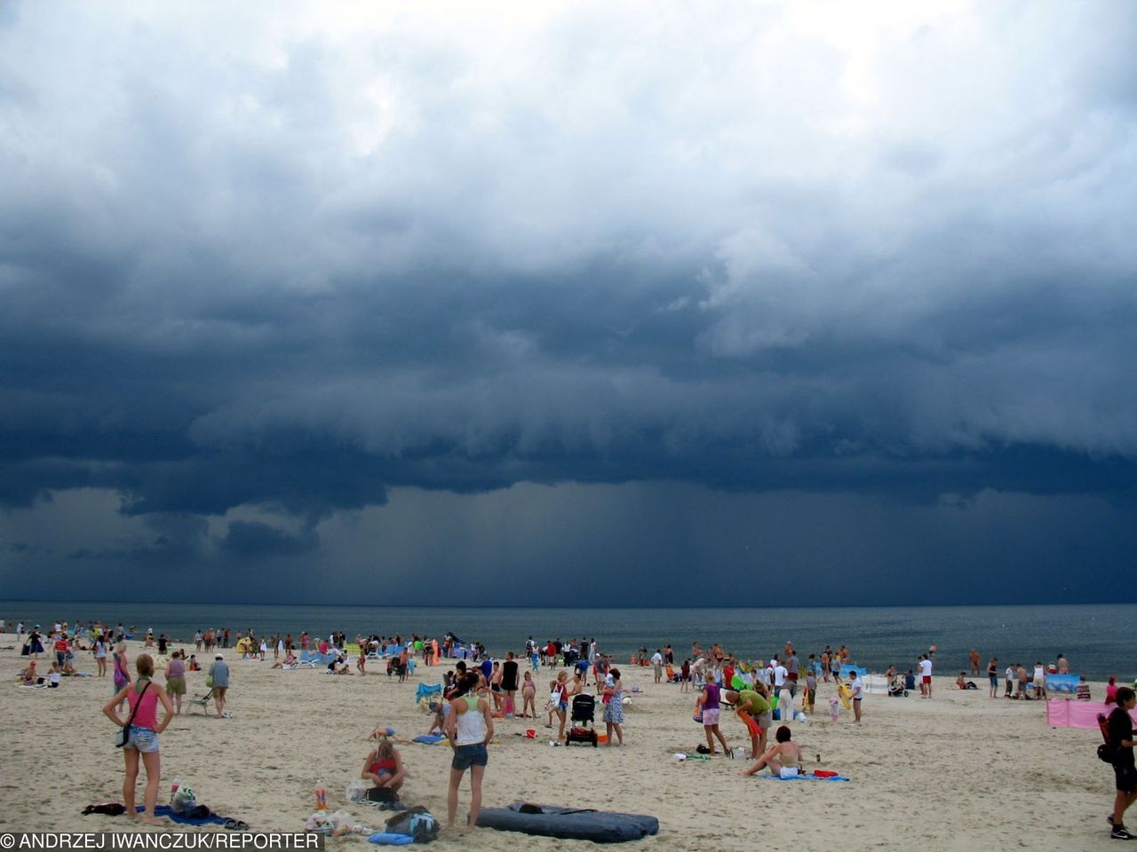 Grad i burze nad Polską. Ostrzeżenia IMGW już dla 12 województw