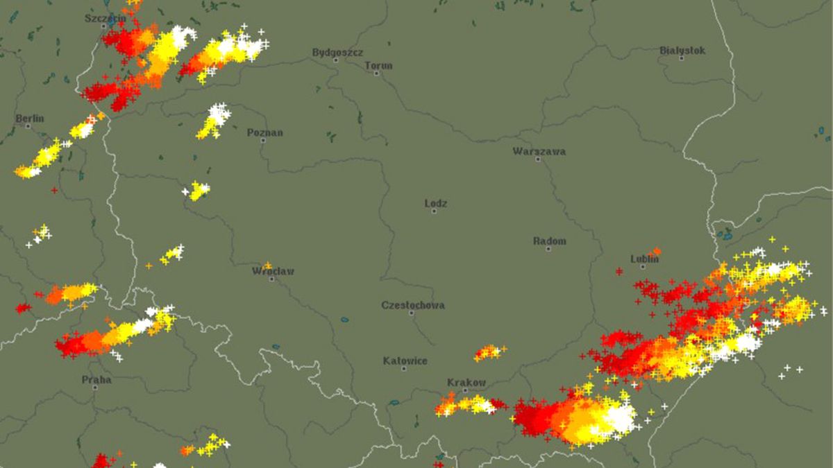Pogoda. Po godz. 17 nad Polskę wkroczyła kolejna strefa burz
