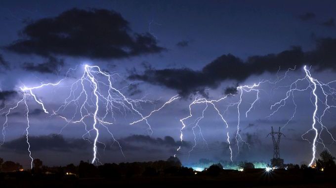 Gdzie jest burza? Ostrzeżenie IMGW. Czym jest "Alert RCB"?