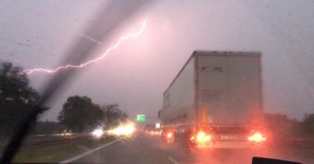 Burze nad Polską. Sprawdź, gdzie teraz błyska i grzmi