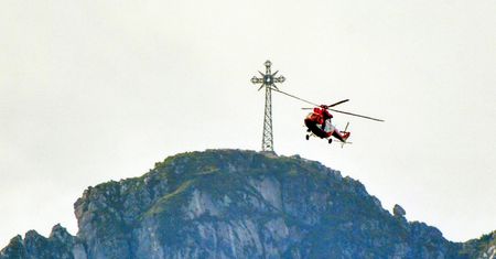 Radio Maryja broni krzyża na Giewoncie. "Niech ktoś spróbuje podnieść rękę"