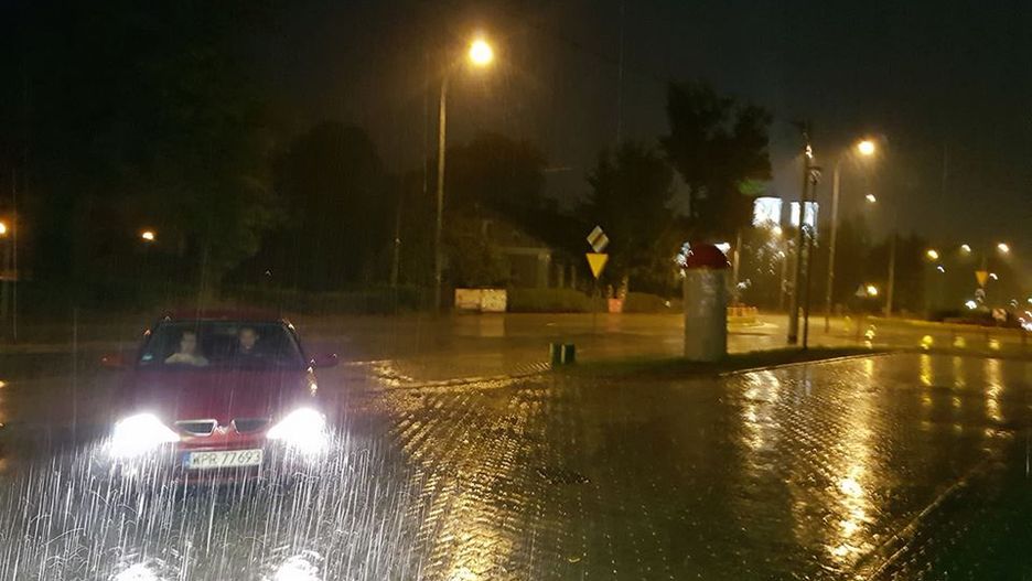 Gwałtowne opady deszczu zmierzają na Wschód 