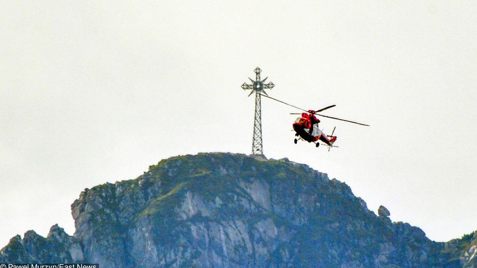 Giewont w Tatrach. Po tragicznej burzy pojawiły się pomysły, aby zdemontować krzyż przyciągający pioruny.