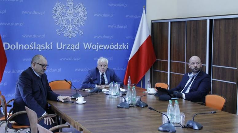 W telekonferencji z premierem, poświęconej walce z koronawirusem wzięli udział wojewoda dolnośląski, marszałek województwa oraz prezydent Wrocławia Jacek Sutryk.