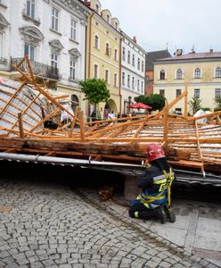 Co burza to lecą dachy w Polsce. Mistrz dekarzy mówi, skąd się biorą "latawce"