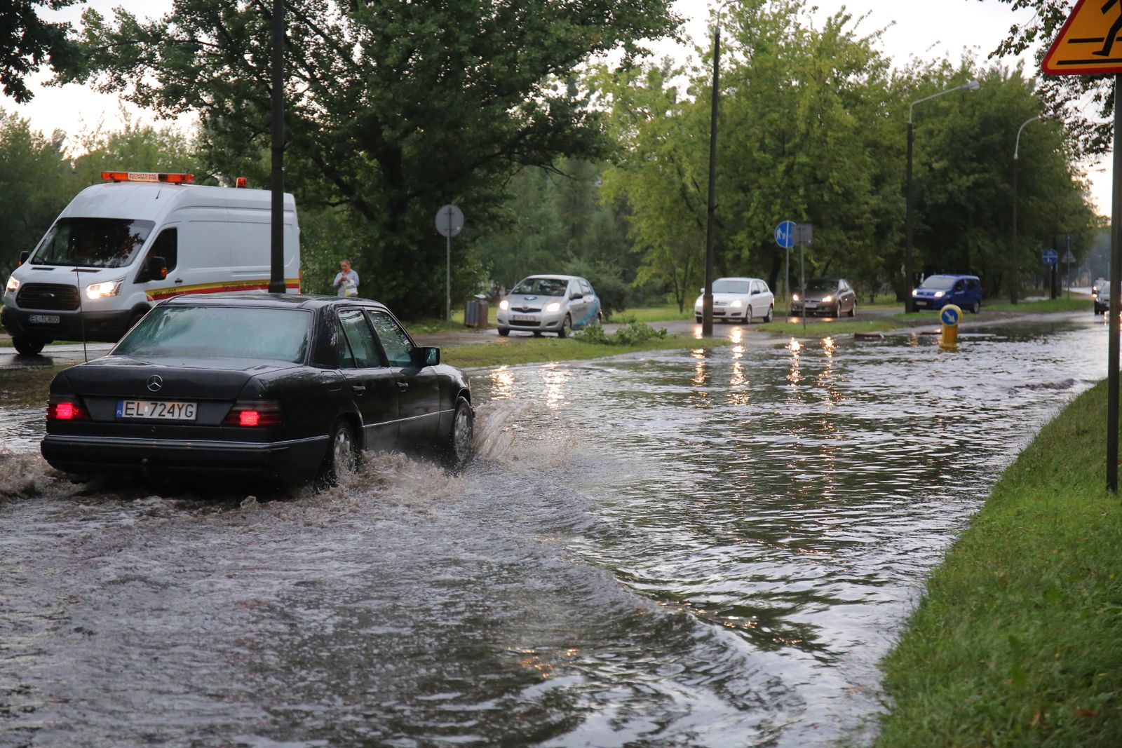 Nagłe opady znacznie utrudniły komunikację