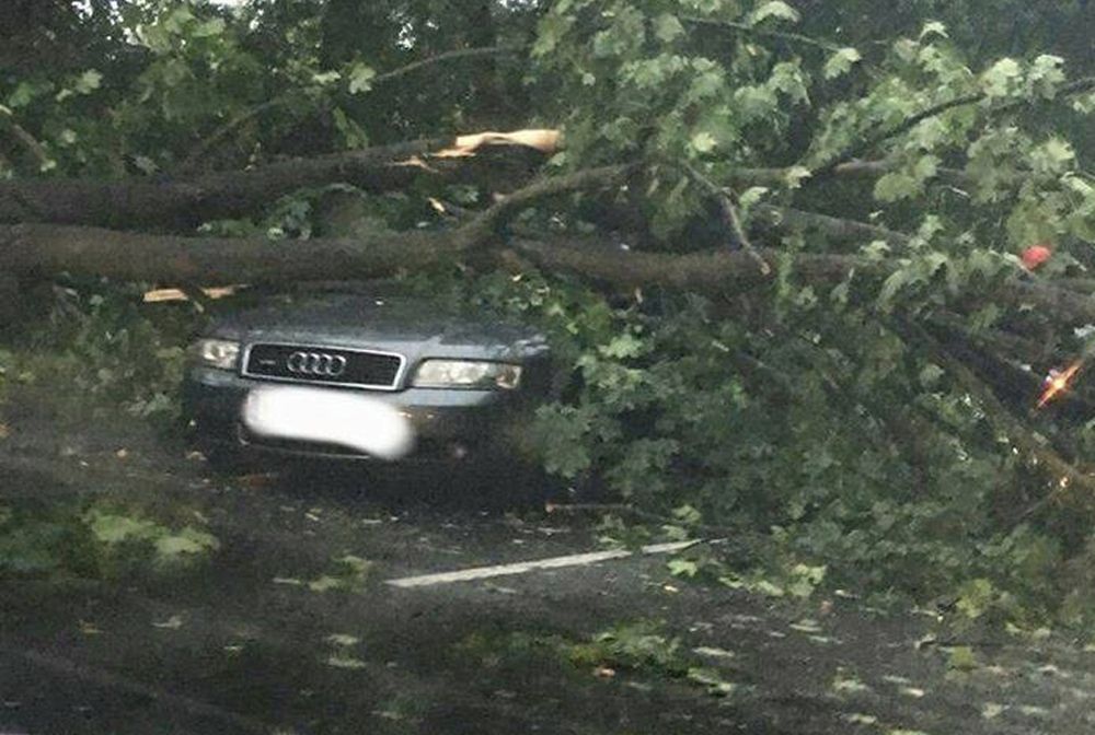 Polskę zalało i przewiało. Czwartek też z burzami i gradem