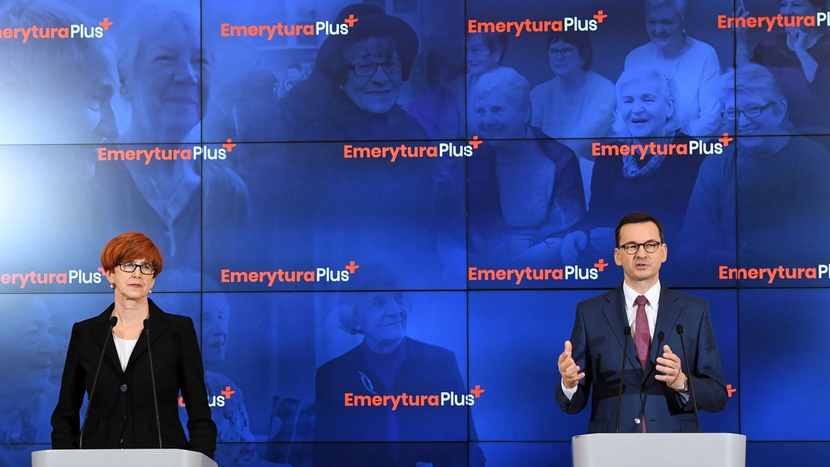 - Nasi seniorzy, nasi emeryci, nasze mamy, babcie, dziadkowie i ojcowie są powiernikami naszej tradycji - powiedział premier.