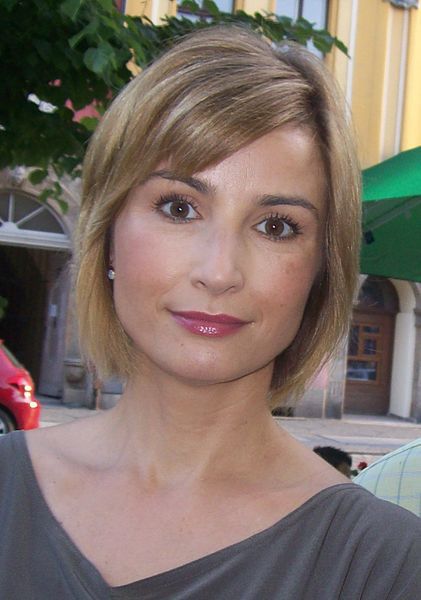 Joanna Brodzik w modnej fryzurze bob 