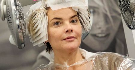 Monika Zamachowska szykowała się pół dnia u fryzjera. Efekt metamorfozy pokazała na czerwonym dywanie