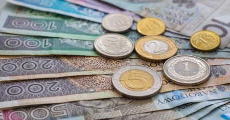 "13. emerytura". Do kogo trafi świadczenie, w jakiej wysokości i kiedy wypłata środków?