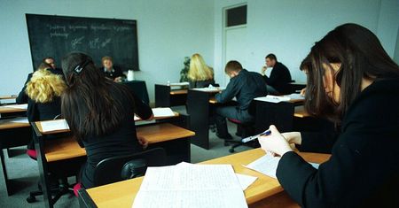 Matura z matematyki 2019. Maturzyści napisali już egzamin na poziomie podstawowym. Przebieg matur utrudnił alarm bombowy